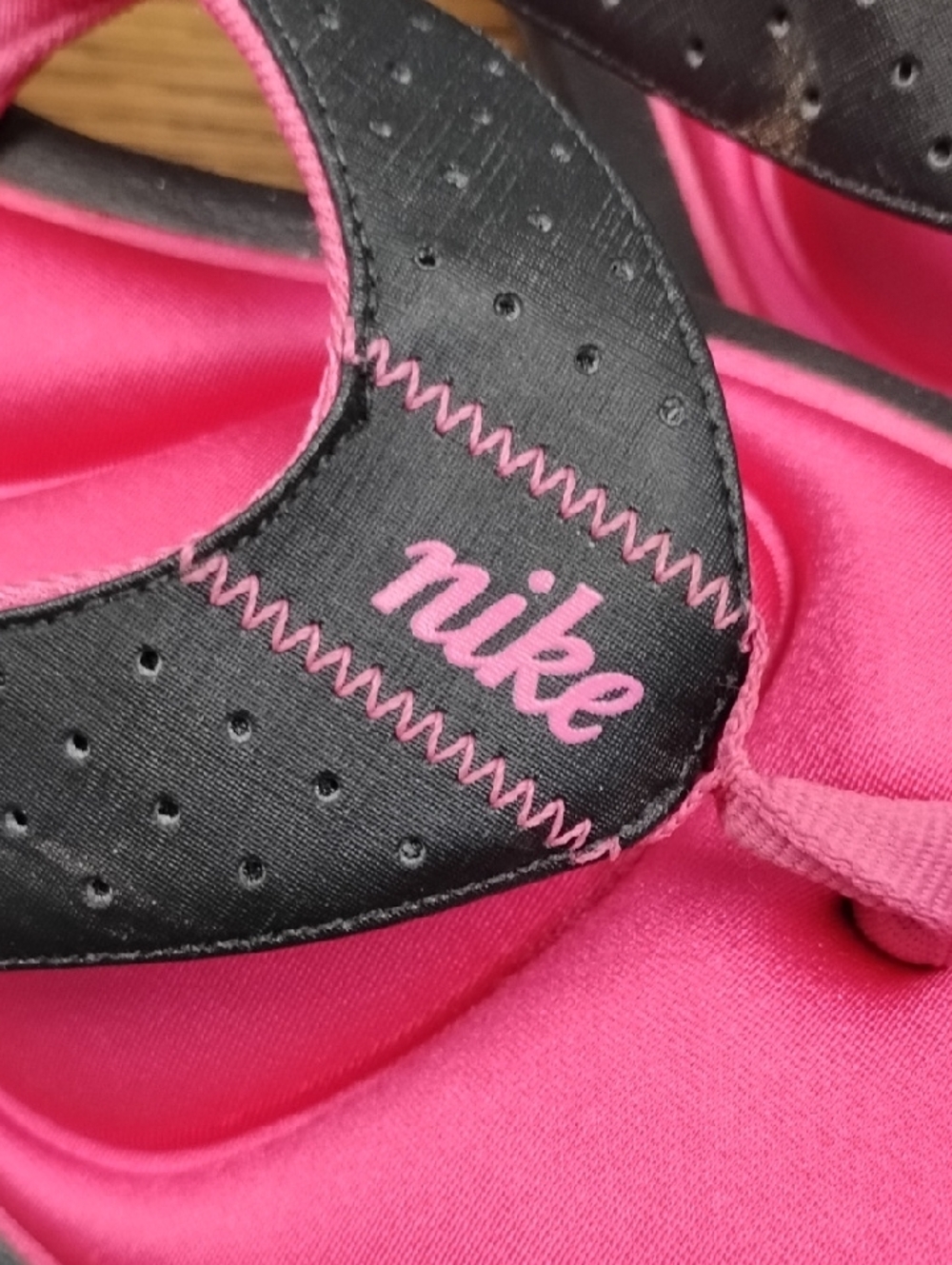Nike Hot Pink and Black Women's Comfort Footbed Flip Flops, Size 12 - Picture 2 of 9